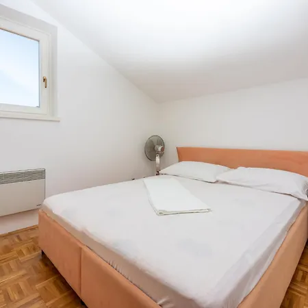 Leko Apartmán *